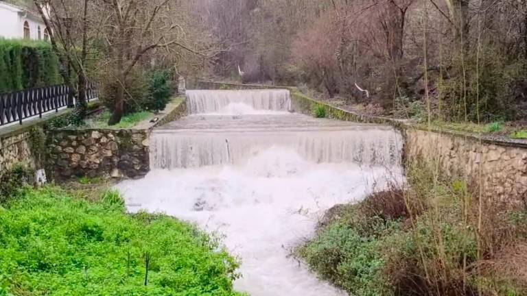 Agua y más agua por el río Cerezuelo...
