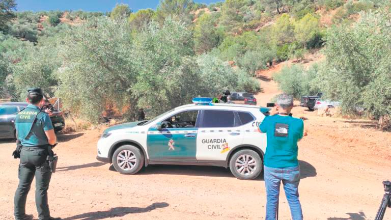 Buscan ahora con excavadoras pistas de los dos temporeros desaparecidos en Villacarrillo