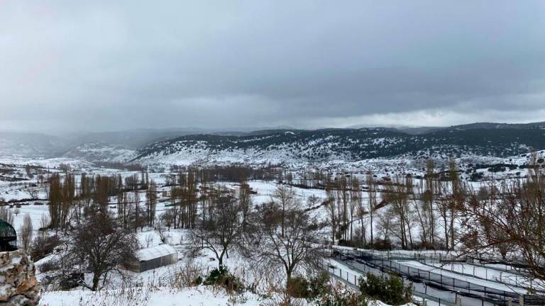 Todo un día tras la nieve en su primer episodio invernal tardío