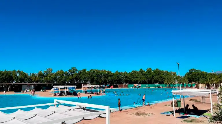 Vuelven los refugios climáticos a Jaén: las piscinas públicas abren el sábado 21 de junio