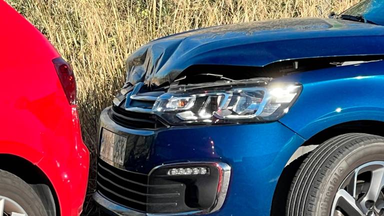 Dos heridos leves tras una colisión en Torredelcampo