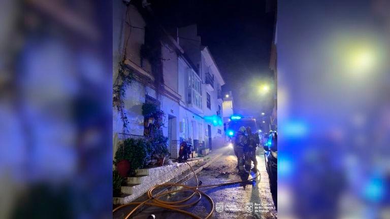 Hallan un hombre fallecido en su vivienda incendiada en Málaga