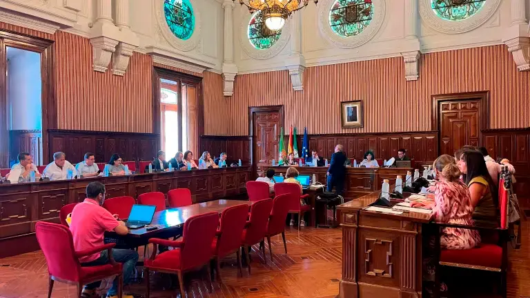 El pleno de Diputación abordará una inversión en energía solar para las ETAP