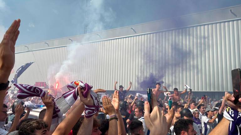 Apoteósico y emocionante recibimiento al Real Jaén en La Victoria