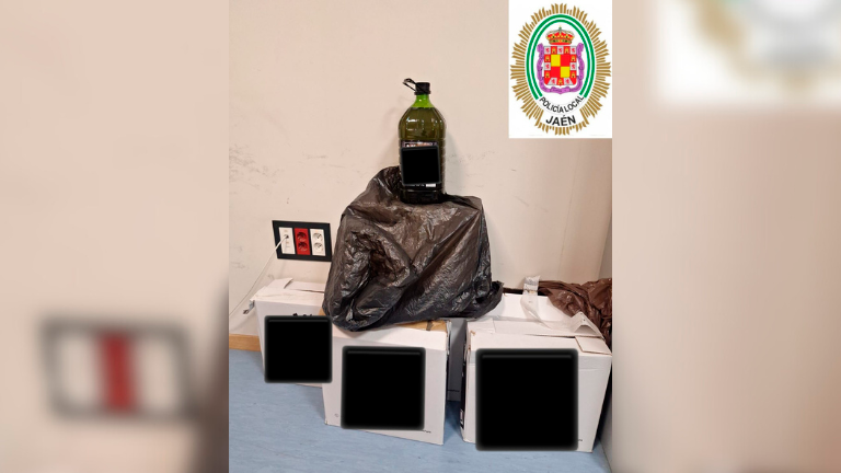 La Policía Local interviene una veintena de garrafas de aceite valoradas en 700 euros