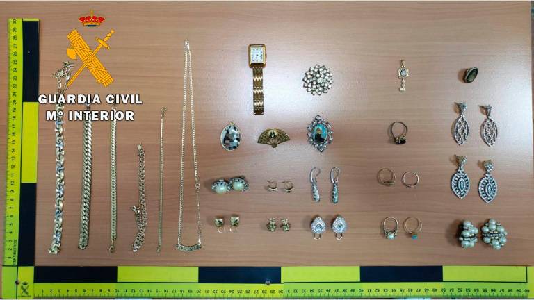 La Guardia Civil detiene a una mujer en Martos por robar 9.750€ en joyas