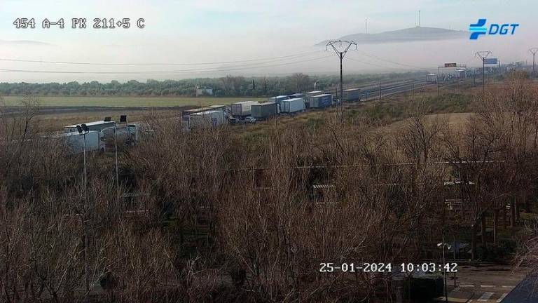 Abre al tráfico la A-4 dirección Andalucía tras los fatales accidentes múltiples