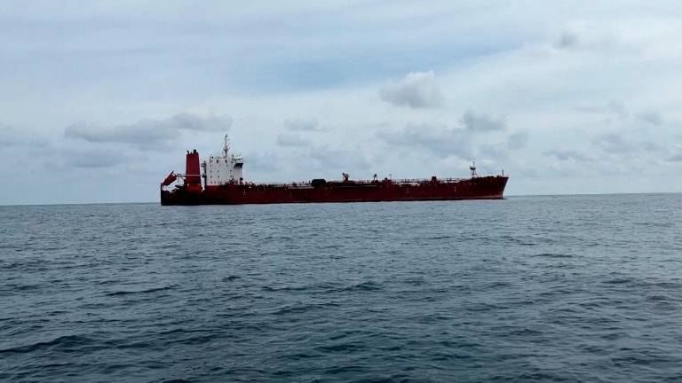 EE UU da luz verde a la compra de petróleo ruso ya cargado en buques ante la subida de precios