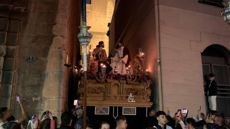 Los aplausos marcan el compás del Divino Maestro