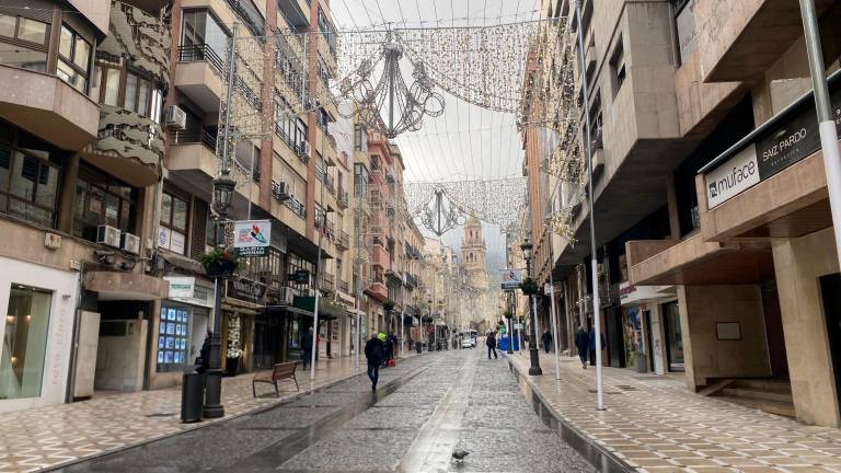 La lluvia mantiene en vilo a la Noche de San Antón