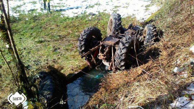 Un fallecido tras volcar su tractor en Fuensanta de Martos