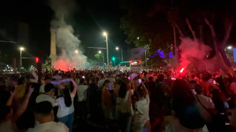 Celebración en la Plaza de las Batallas. / Juanfran Paredes / Diario JAÉN. 
