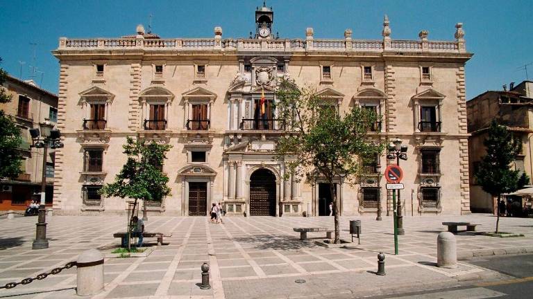 Libran del delito de maltrato a una madre tras frotar los genitales de su hija con un estropajo de aluminio