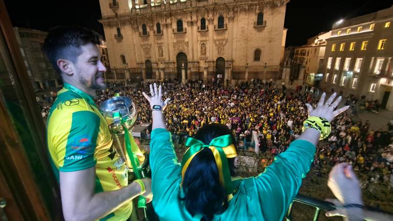La ciudad honra a los tetracampeones de la Copa de España