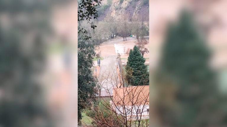 Coto Ríos vuelve a quedarse incomunicado por la crecida del río