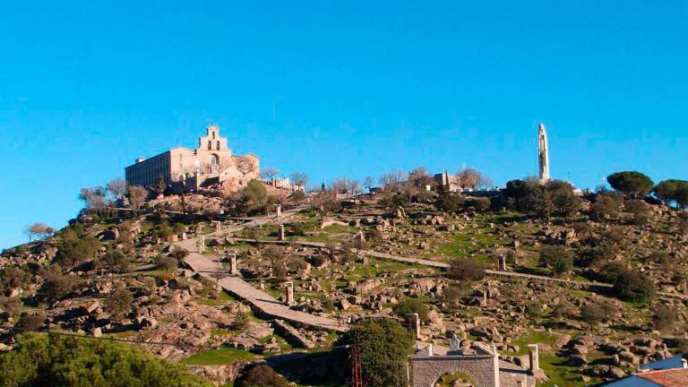 El obispo inicia los trámites para proponer como Santuario Nacional al de la Virgen de la Cabeza