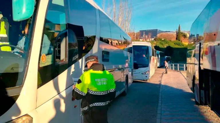 La Guardia Civil detecta en Jaén a un conductor de transporte escolar positivo en alcohol y drogas