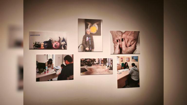 Exposición fotográfica “FotoVoceSS: Fotodiario de las profesionales de Servicios Sociales”. / Ana Lechuga / Diario JAÉN.