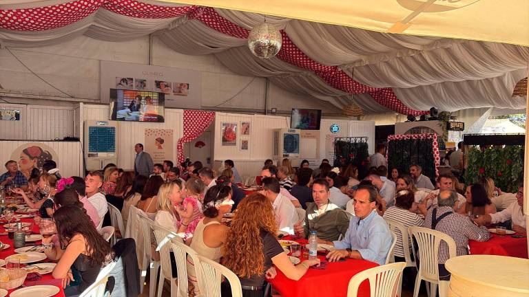 Casetas con el cartel de “completo” colgado a media tarde en San Lucas
