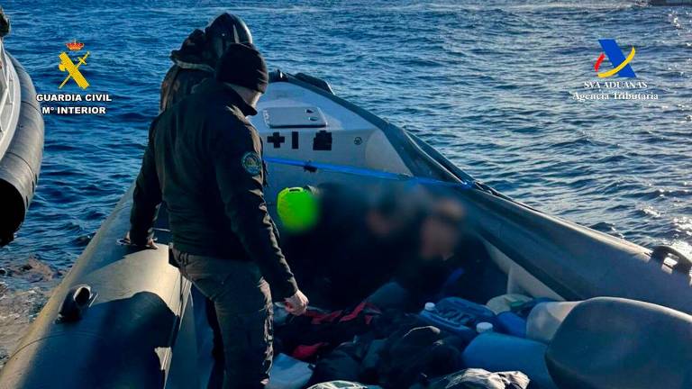 Intervenidas cuatro narcolanchas y 7.800 litros de combustible ante la costa de Punta Umbría con 14 detenidos