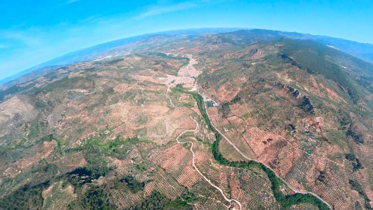 En su mano en detalle Hornos o Segura de la Sierra, Orcera o La Puerta de Segura, la cámara de 360 grados usted la maneja