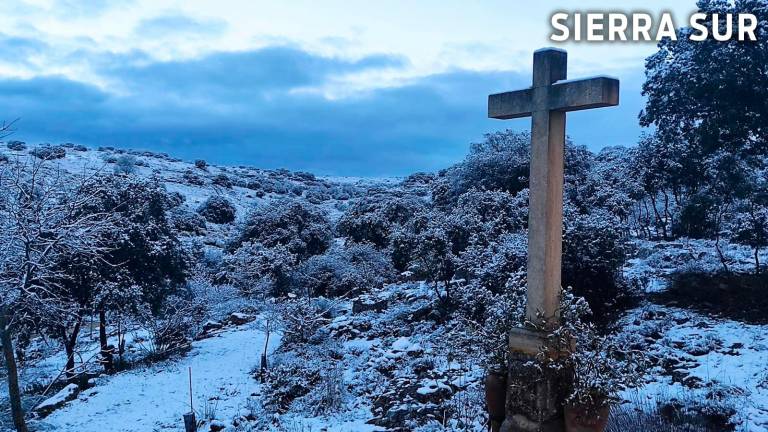 Las sierras de Jaén se pintan de blanco a las puertas de la primavera
