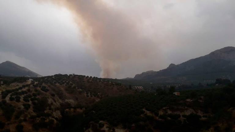 Incendio de Quesada: los medios aéreos se retiran, pero continúa la labor terrestre