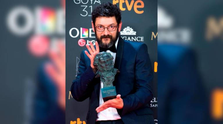 <i>El actor Manolo Soto tras recibir el Goya a Mejor Actor de Reparto. / Academia de Cine Español. </i>