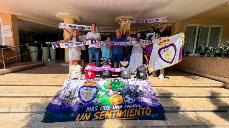 <i>Miembros de las peñas “Amigos del Real Jaén” y “El Chato”, entre otras.</i>