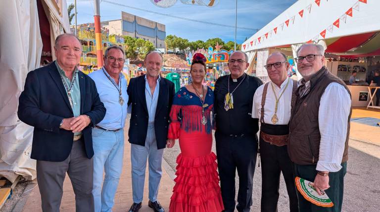 <i>Los jiennenses llenan el real del recinto ferial Alfonso Sánchez Herrera para disfrutar de la jornada de este sábado. / Isabel de la Paz / Diario JAÉN. </i>