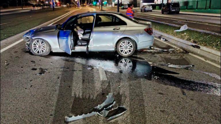 <i>Secuelas del coche tras el accidente. / Policía Local de Jaén. </i>