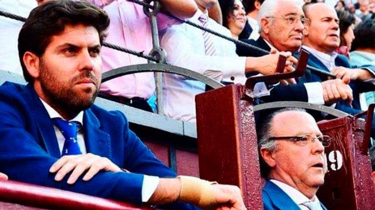 <i>Antonio Vázquez, a la derecha, junto a su hijo Fran Vázquez en Las Ventas. / Mundotoro.</i>