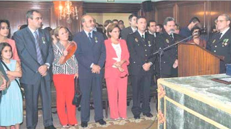 <i>La fiesta de los Santos Ángeles Custodios congregó ayer a la Policía Nacional de Jaén en torno a la celebración de su día grande. / Archivo histórico Diario JAÉN. </i>