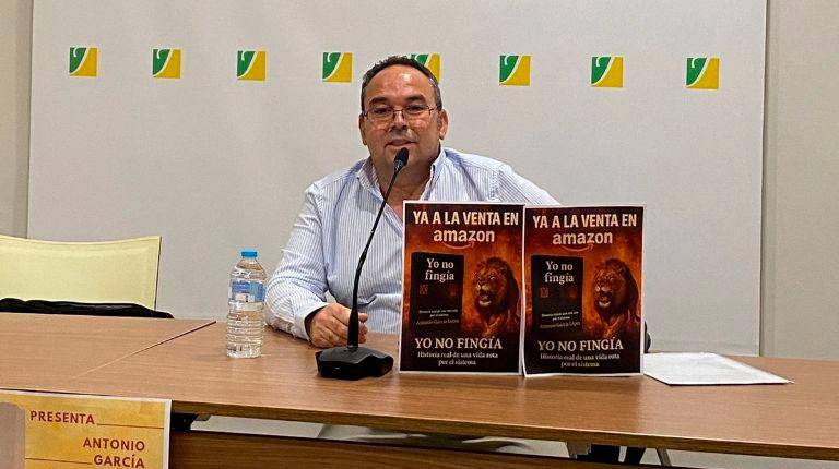 <i>Antonio García López, autor de “Yo no fingía. Historia real de una vida rota por el sistema”.</i>