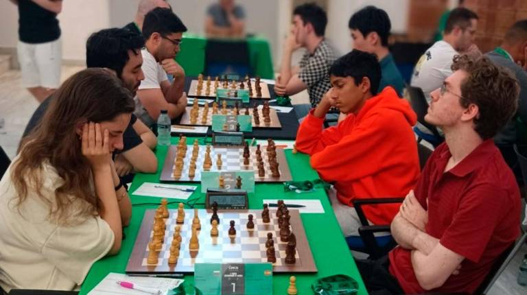 <i>Partida entre Nadya Toncheva y David Antón en Andújar. / Lince Chess.</i>