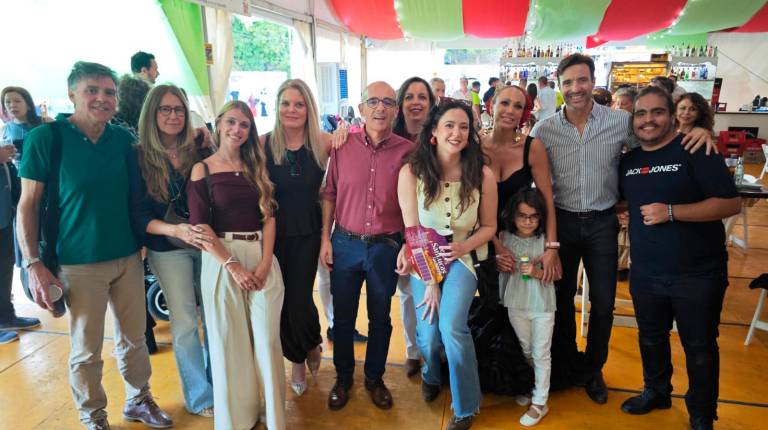 Fotogalería: Panza Invisible revive los grandes himnos en la caseta de Diario JAÉN