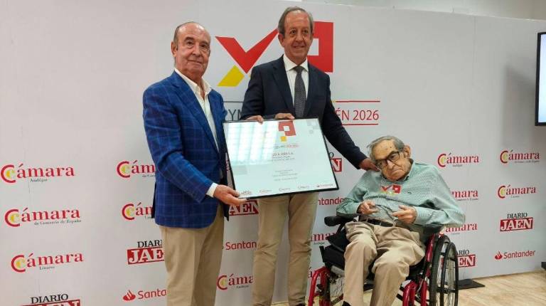 <i>Luis Carlos Morilla, presidente del Grupo Oleícola Jaén; Francisco Carmona, alcalde de Andújar, y el presidente de la Cámara de Comercio de Andújar, Eduardo Criado / Agustín Muñoz / Diario JAÉN.</i>