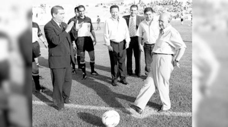 Fotogalería: Bodas de plata de La Victoria con el saque de Antoñete y el gol de Milosevic