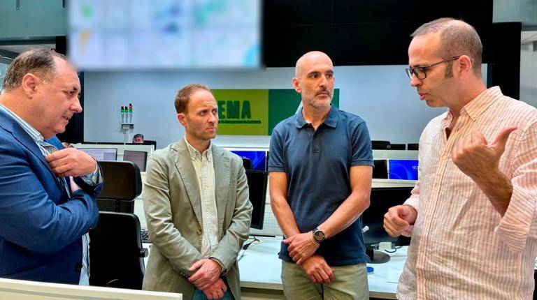 <i>Visita de Erik Domínguez al 112 y al Centro Operativo del Infoca. / Junta de Andalucía. </i>