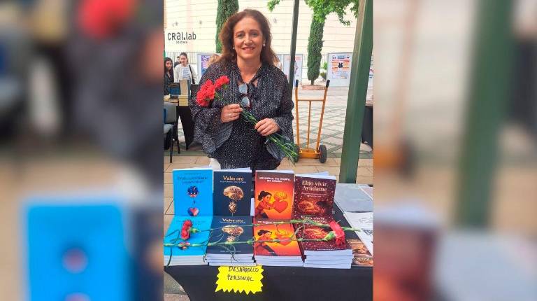 <i>Juana María Acuña Cueva, autora de “Elijo vivir. Ayúdame”.</i>