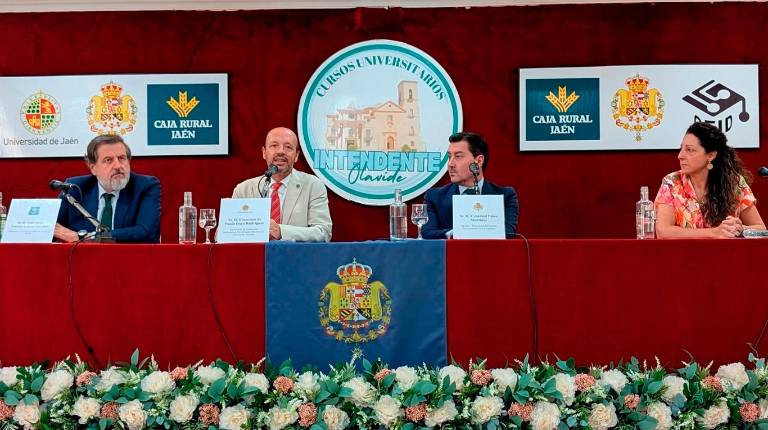 <i>Clausura de los Cursos de Verano de La Carolina. / Universidad de Jaén. </i>