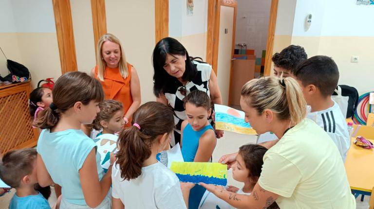 <i>Visita a una escuela de verano de Diputación. / Diputación de Jaén. </i>