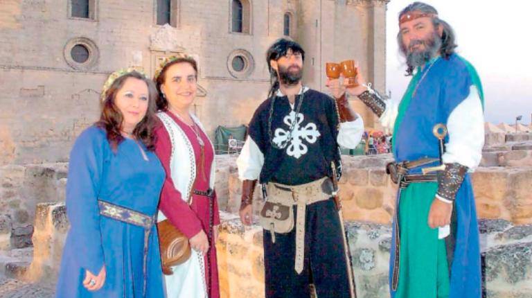 <i>Vecinos en el bello enclave de la Edad Media en Alcalá la Real. / Archivo histórico Diario JAÉN. </i>