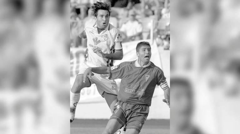 Fotogalería: Bodas de plata de La Victoria con el saque de Antoñete y el gol de Milosevic