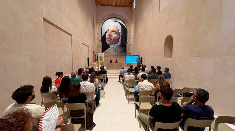 <i>Apertura jornada participativa proyecto Competiolivar en Beas de Segura. / Diputación de Jaén. </i>