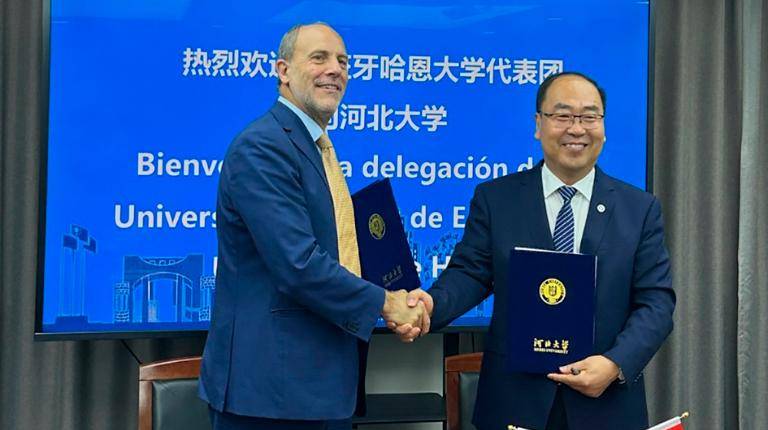 <i>Acuerdo de la Universidad de Jaén (UJA) y la Universidad de Hebei (China). / Universidad de Jaén. </i>