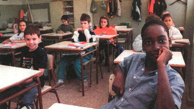 <i>El colegio Ruiz Giménez era un ejemplo de integración de niños extranjeros. / Archivo Histórico de Diario JAÉN.</i>