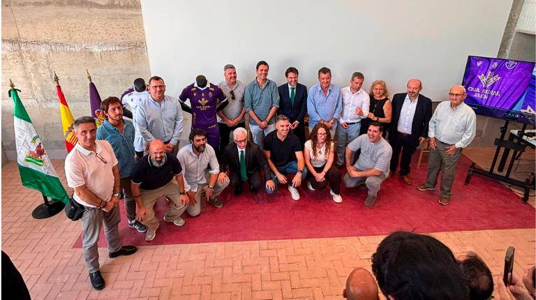 <i>Presentación de la segunda equipación del Real Jaén para la temporada 2026/2027. / Álex Gomez / Diario JAÉN.</i>