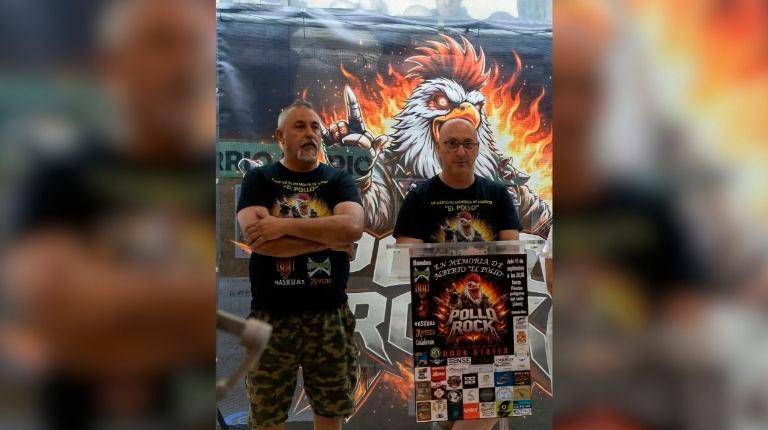 <i>Rafael Cruz López y Jesús Dueñas, dos de los organizadores del “PolloRock”, durante la presentación del festival-homenaje.</i>