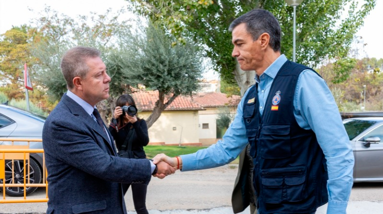 <i>El jefe del Ejecutivo autonómico, Emiliano García-Page, preside, en las instalaciones del Servicio de Atención y Coordinación de Urgencias y Emergencias 112 Castilla-La Mancha en Toledo, la reunión del Centro de Coordinación Operativa Integrada (Cecopi). / Europa Press. </i>